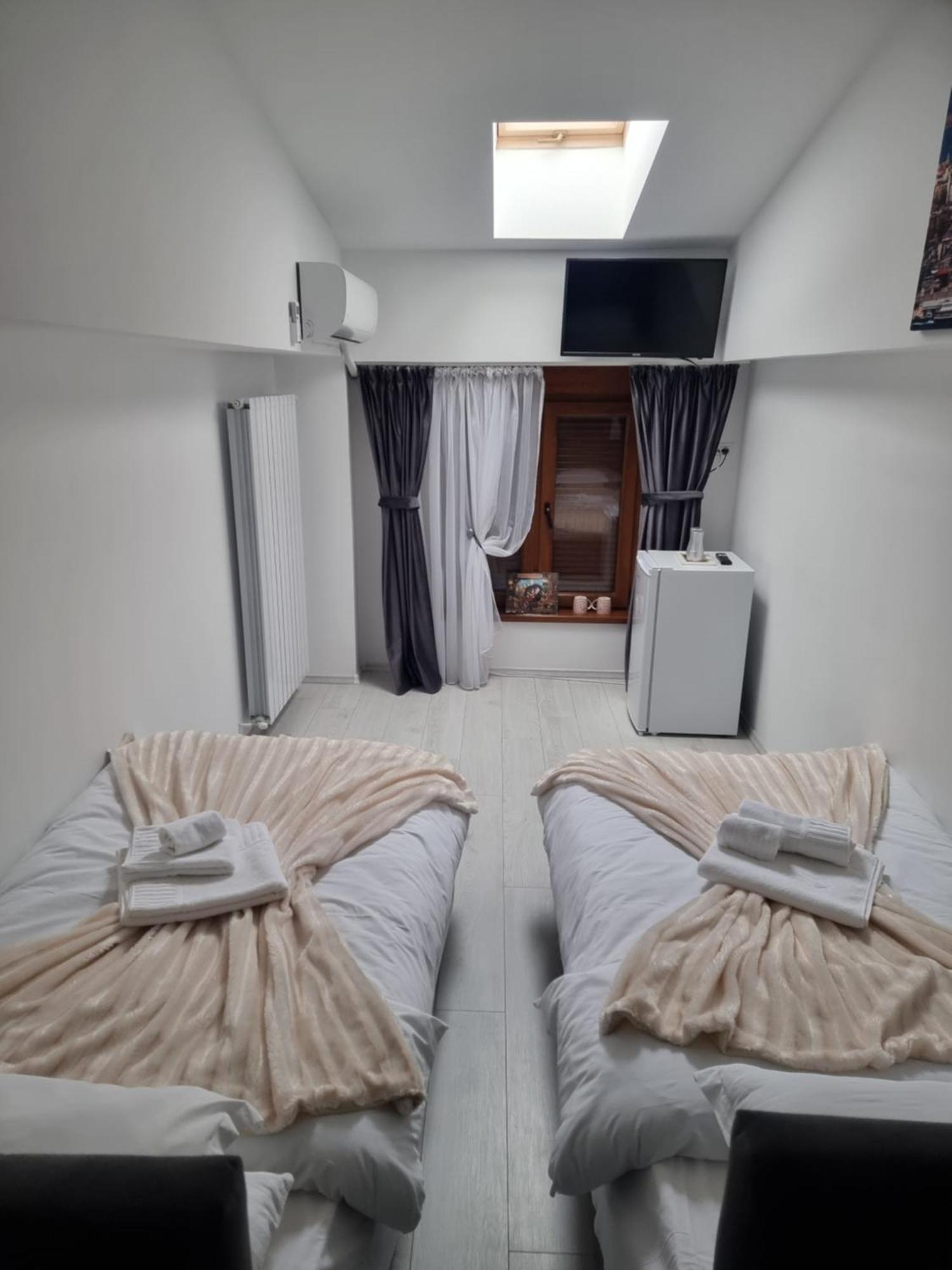 Отель Gemasoti House Дробета-Турну-Северин Экстерьер фото